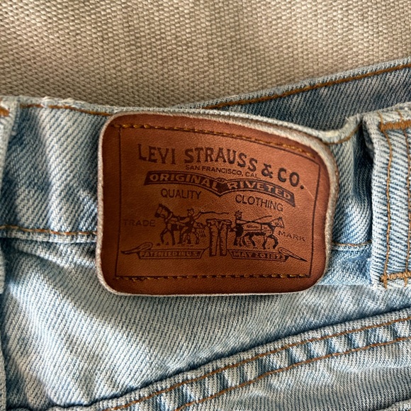 Levi’s Vintage Light Washed Distressed Denim Shorts - Picture 1 of 3